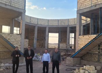 بازدید فرماندار فردوس از ساختمان نجوم دهکده گردشگری پلند؛ تأکید بر تسریع در تکمیل پروژه
